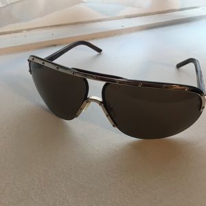 Valentino sunglasses V1188
